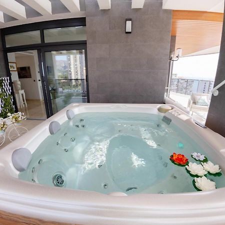 דירות Sunset Waves Benidorm Julieta Vistas Al Mar Premium 200 Mt2 Con Jacuzzi En Terraza מראה חיצוני תמונה